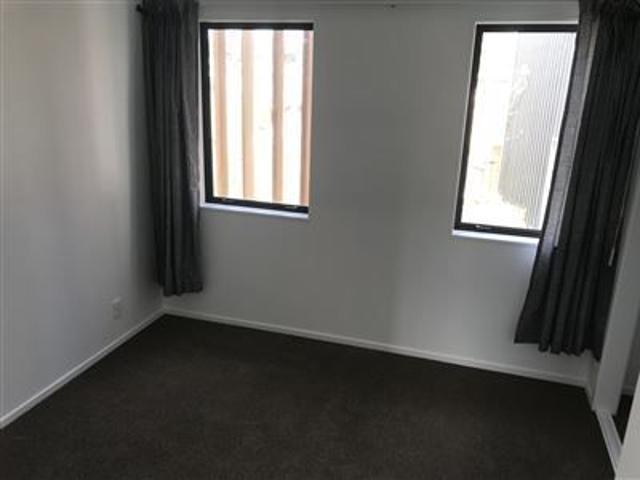 Modern 2 Bedroom Townhouse in Glenfield Ã¢€“ Water Included!