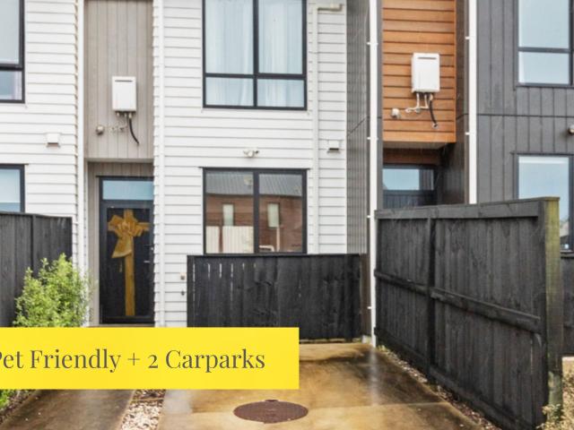 Modern 2 bedroom townhouse in sought after location!