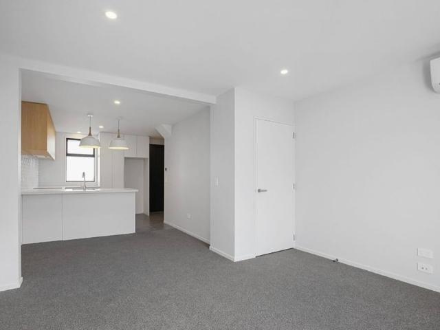 Modern 2 bedroom Townhouse Opposite The Palms Available now!
