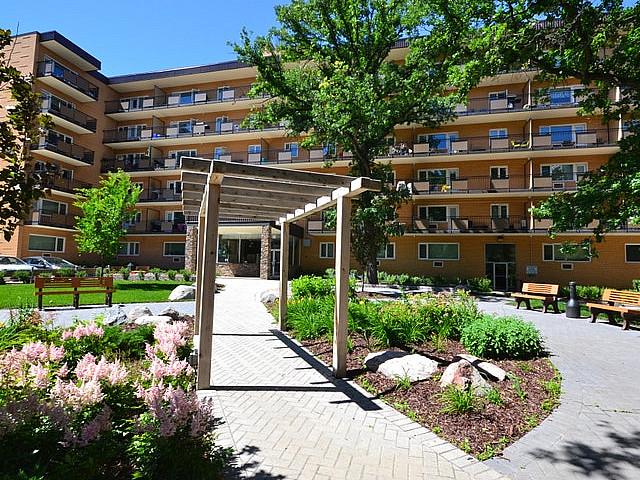 Modern 2 bedroom With Balcony In Osborne Village!