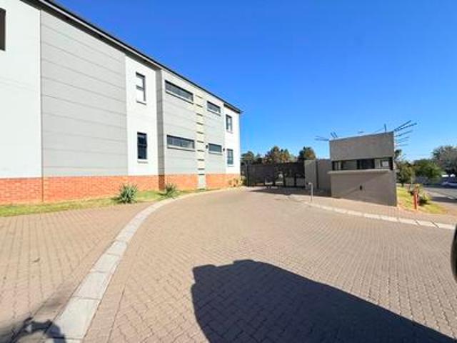 modern 2 bedroom, 2 bathroom apartme.
