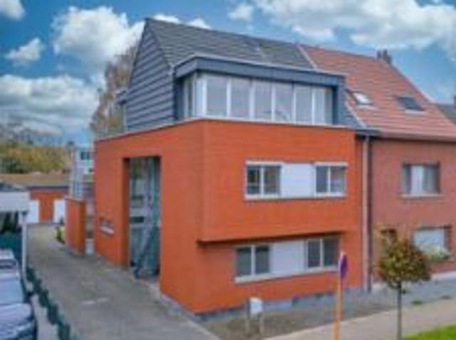 Modern 2 slaapkamer appartement met terras 30m²! en garage