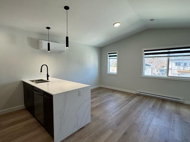 modern 2bed 1bath Upper level Duplex In Glenwood