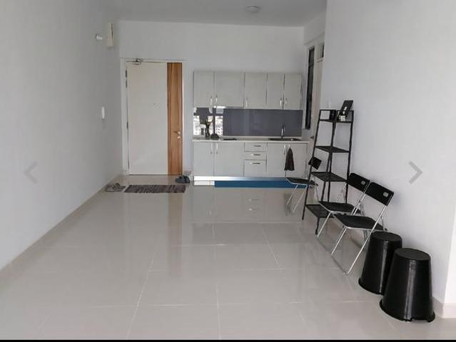 Modern 2Bedroom Condominium with Dual Living Areas Side2Side Parkin