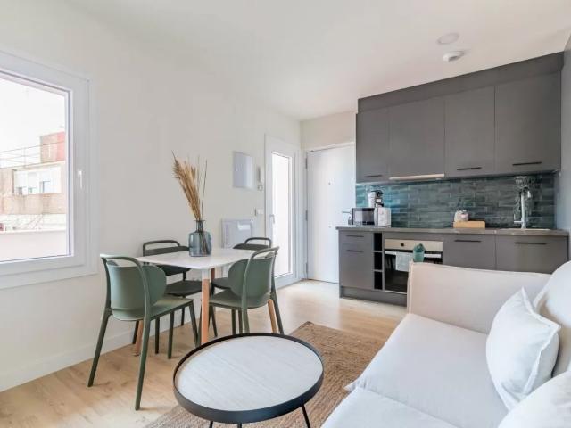 Modern 2BR near Plaza de Castilla: Steps from Metro & Bernabéu, Madrid Amsterdam Apartments for Rent