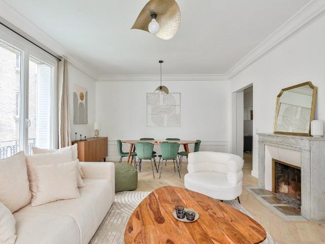Modern 2BR Apartment with AC near Rue de Passy, Paris Amsterdam Apartments for Rent