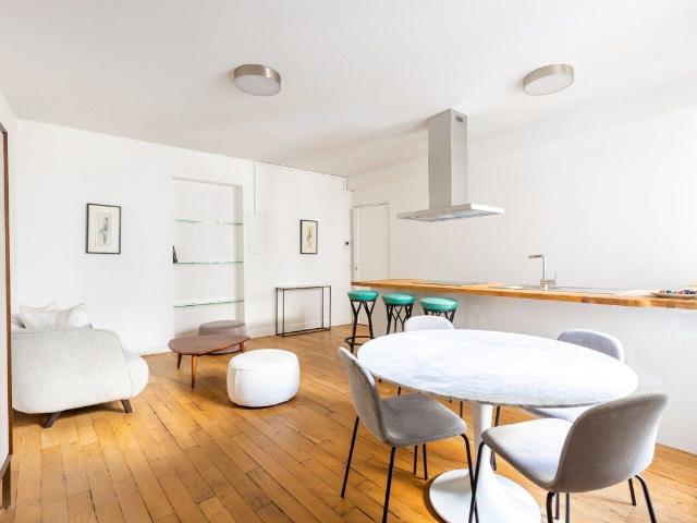 Modern 2BR Apartment near the Eiffel Tower with AC and Workspace, Paris Amsterdam Apartments for Rent