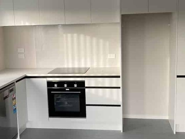 Modern 2BR Apt with Balcony!
