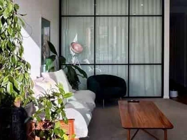 Modern 2BR Apt with Pool & AC!