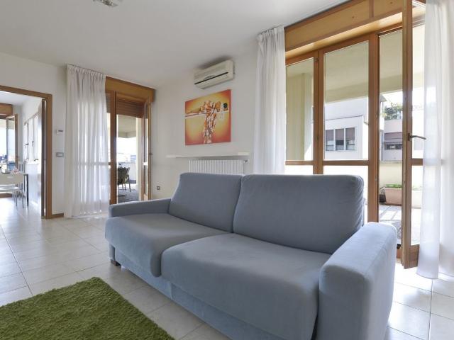 Modern 2BR Bologna Apartment with Large Terrace, Bologna Amsterdam Apartments for Rent