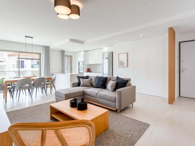 Modern 2BR w/ Rooftop Pool & Parking