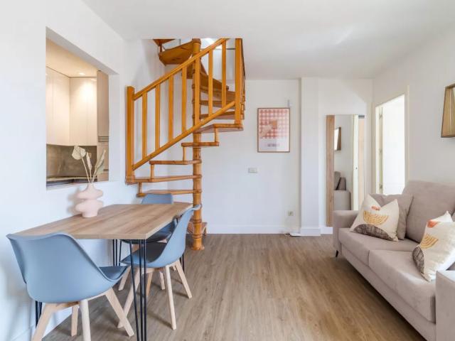 Modern 2BR with Terrace: Near Plaza de Castilla & Business District, Madrid Amsterdam Apartments for Rent