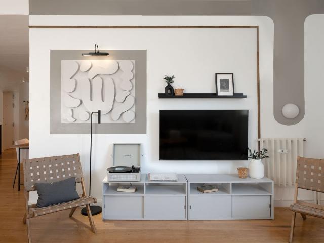 Modern 4 Bedroom Apartment with AC and Designer Furnishings in Alenza Street, Madrid Amsterdam Apartments for Rent