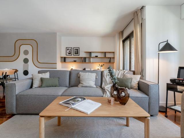 Modern 4 Bedroom Apartment with Ducted Air Conditioning in Chamberí, Madrid Amsterdam Apartments for Rent