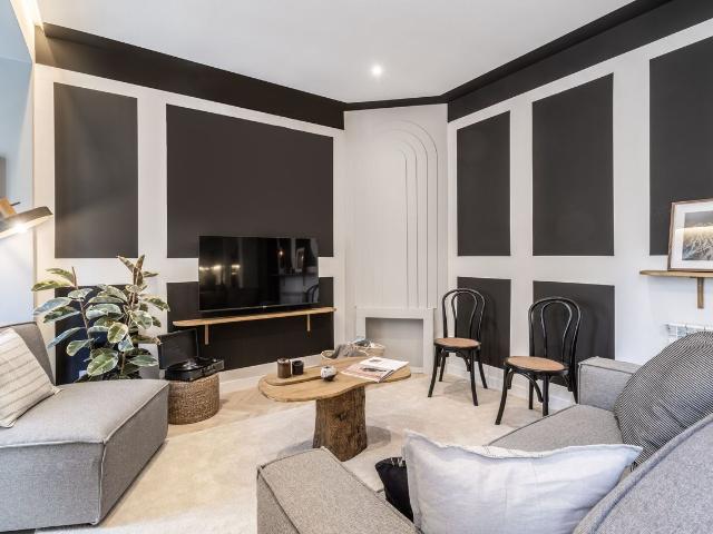Modern 4 Bedroom Apartment in Trafalgar with Dedicated Workspace and Stylish Interiors, Madrid Amsterdam Apartments for Rent