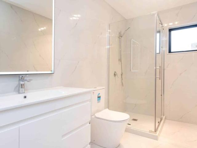 Modern 4 Bedroom Home in Kelston