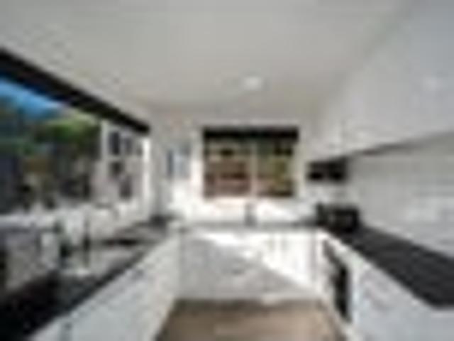 Modern 4 Bedroom Home in Newlands