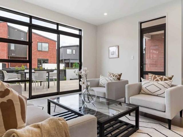 Modern 4 Bedroom Home in Prime Hobsonville Location