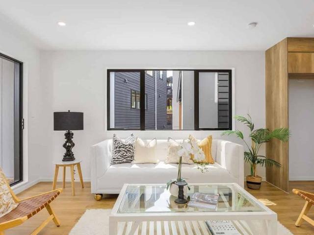Modern 4 Bedroom Home in West Harbour – $780/week