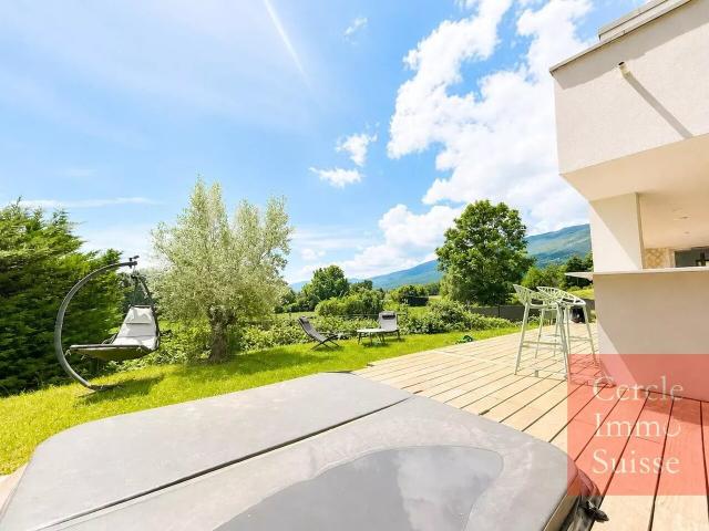 Modern 4 Bedroom Home with Large Garden in Crozet