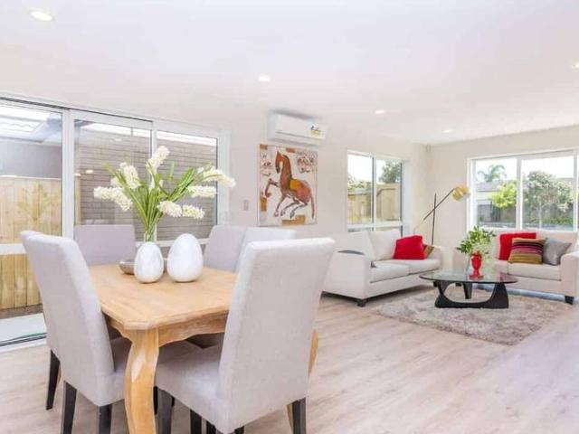 Modern 4 Bedroom House Zoned for Botany Downs College