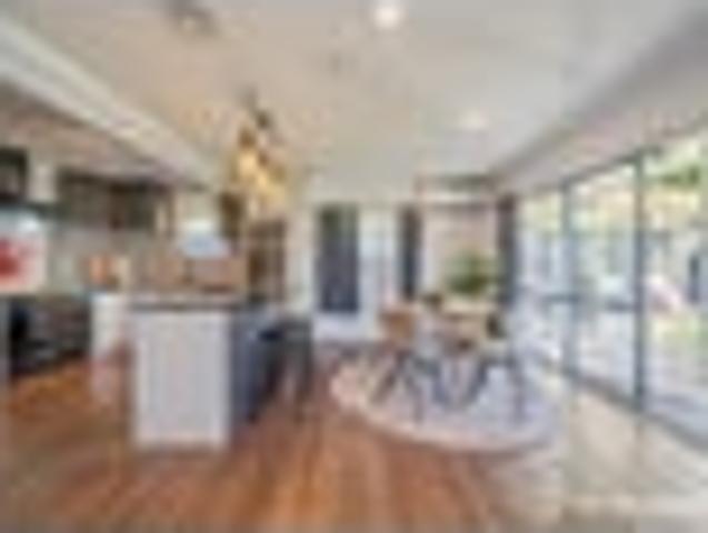 Modern 4 Bedroom in Popular Parkway