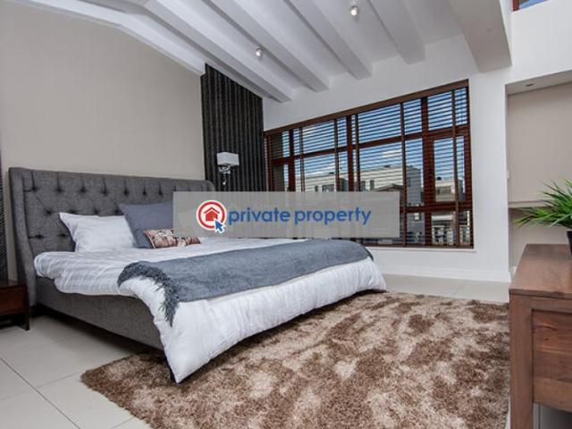 Modern 4 Bedroom Townhouse All Ensuite Plus Dsq
