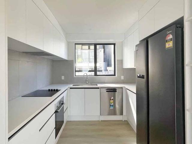 Modern 4 Bedroom Townhouse in Sandringham