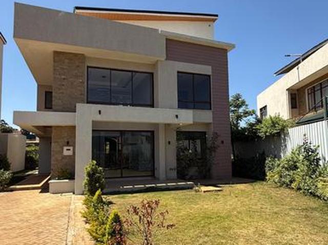 Modern 4 Bedrooms Townhouse in Runda Gardens