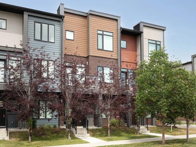 Modern 4 BR/3.5 BA Townhome w/ Central A/C & Double Garage