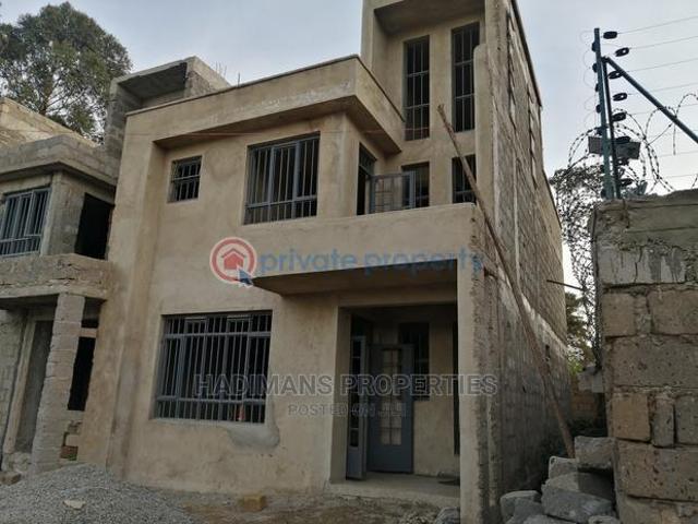 Modern 4bedroom All Ensuite Townhouse On 40by80 In Gitaru
