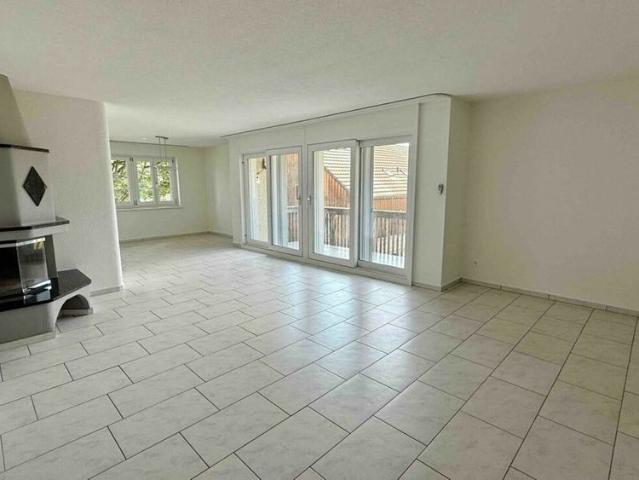 Modern 5.5 Zimmer Wohnung an ruhiger Lage