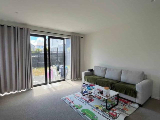 MODERN 5 BEDROOM HOME