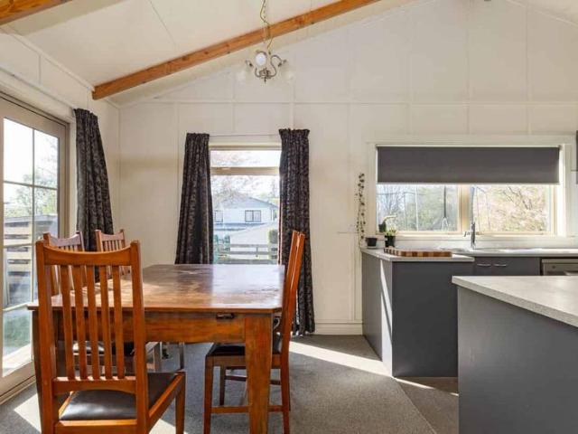 Modern 5 bedroom home near all the amenities
