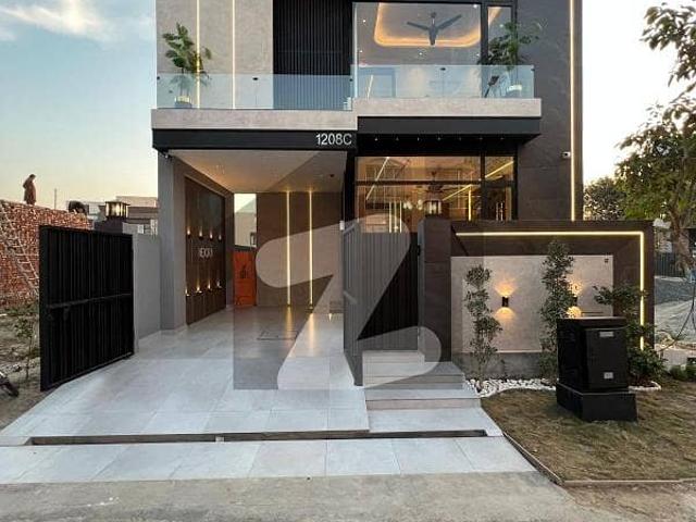 Modern 5 Marla Luxury Bungalow | Prime Location in DHA Lahore