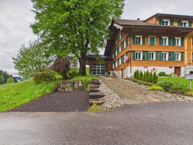 Modern 5 room farmhouse half with cellar, Schüpfheim