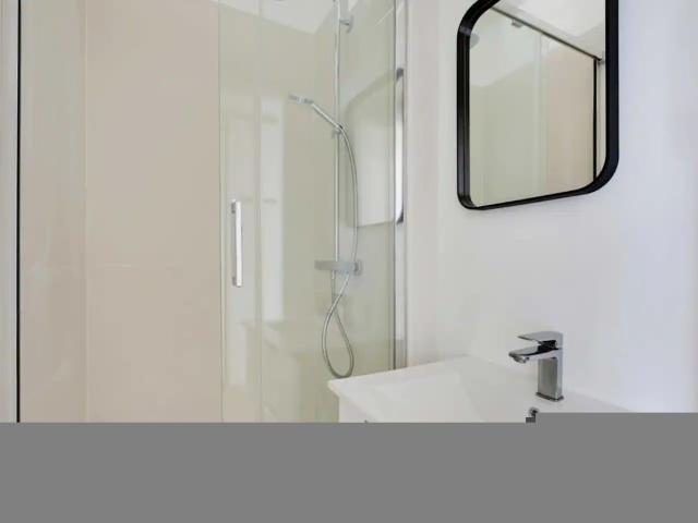 Modern 5th Floor Apartment with Elevator Access, Paris Amsterdam Apartments for Rent