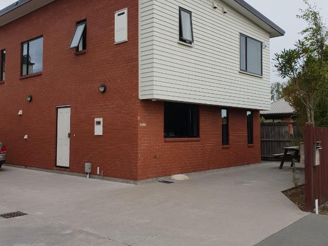 Modern 6‑Bedroom Ensuite Accommodation – Central Riccarton – Available 30 November 2026