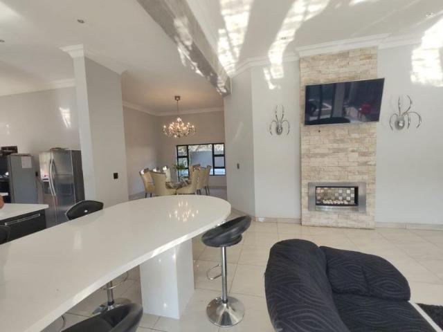 Modern 6 bedroom house with study for sale in Meyersdal