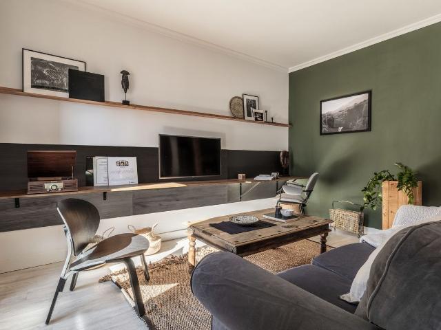 Modern 75 sqm Flat in Justicia with Nature Inspired Design and Green Accents, Madrid Amsterdam Apartments for Rent