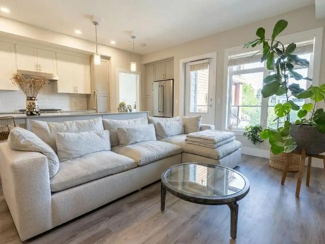 Modern Courtyard Facing 1 Bedroom Condo with Cute View • Furnished / Unfurnished