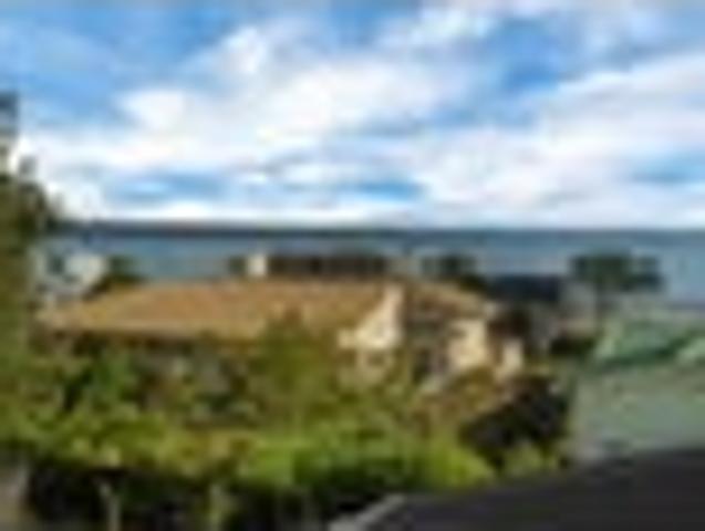 Modern Coastal Living – Sea Views, 2 min to Beach