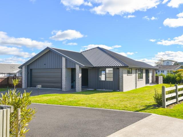 Modern Comfort and Space in a Peaceful Setting Owhata
