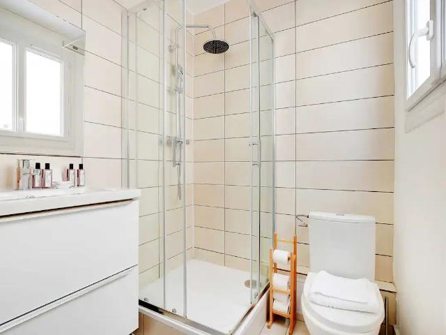 Modern Comfort in a Cozy Retreat, Paris Amsterdam Apartments for Rent