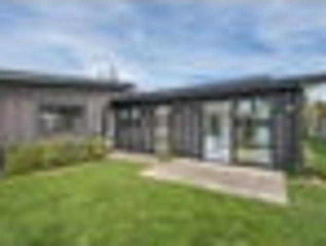 Modern Comfort, Minutes from Town