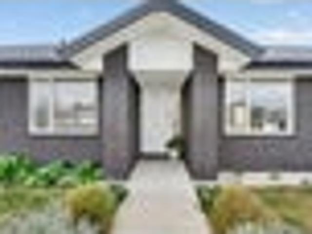 Modern comfort on 1,711sqm Must be sold