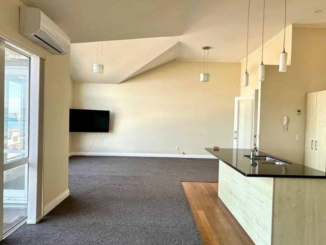 Modern & Comfortable Townhouse in Kaiwharawhara