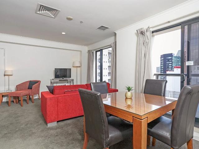 Modern CBD Apartment with Secure Car Park