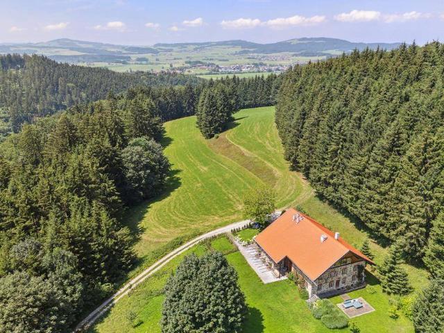 Modern & charmant!Bauernhaus in absoluter Alleinlage Nähe Wallersee!