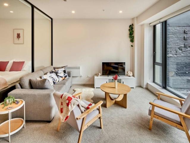 Modern City Living or Smart Investment Opportunity